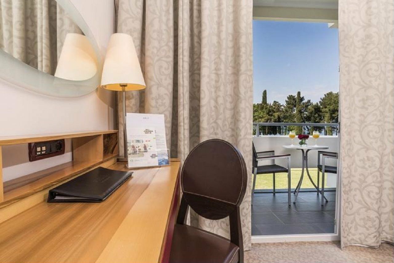 Hotel Pelegrin Plava Laguna (Adults Only) Умаг Екстериор снимка